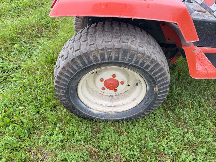 gilson-gt18he-garden-tractor-image-11
