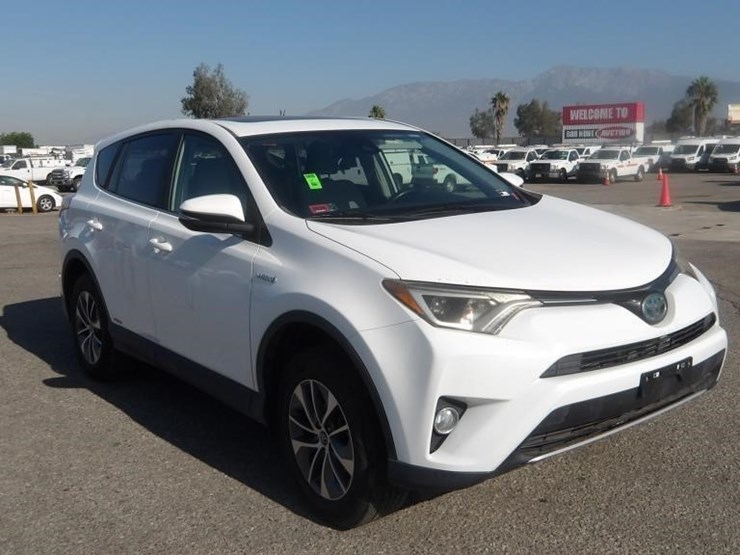 2018-toyota-rav4-image-2