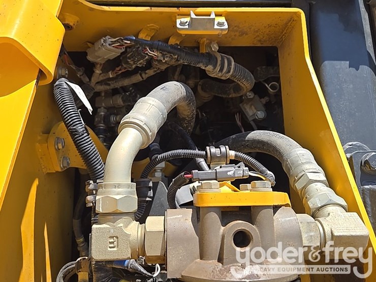 2023-komatsu-d61px-24-image-40