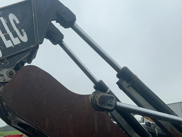 2014-deere-648h-image-53