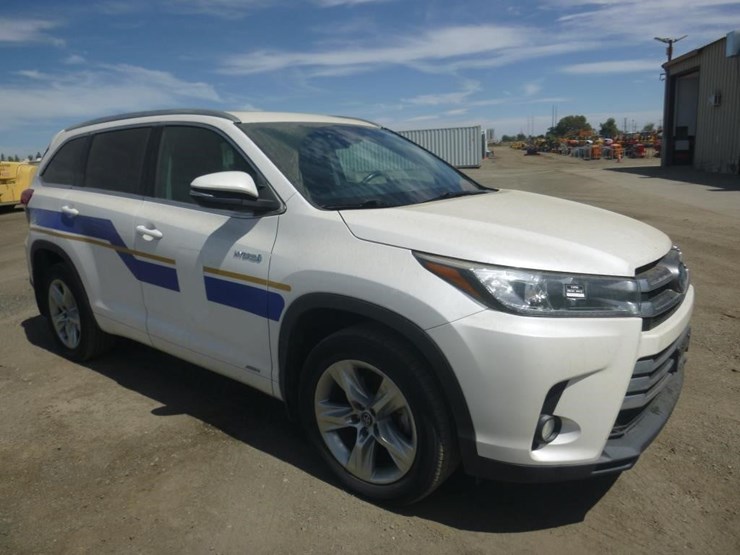 2016-toyota-highlander-image-2