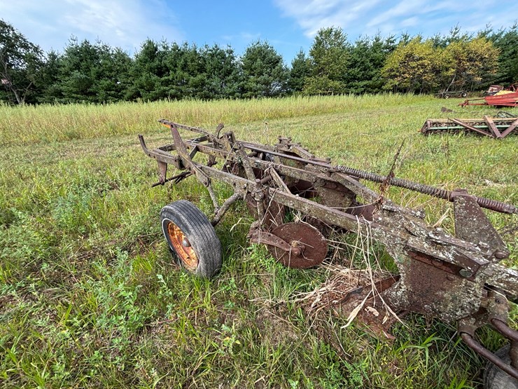 #2651-•-john-deere-(3)-bottom-plow-image-6