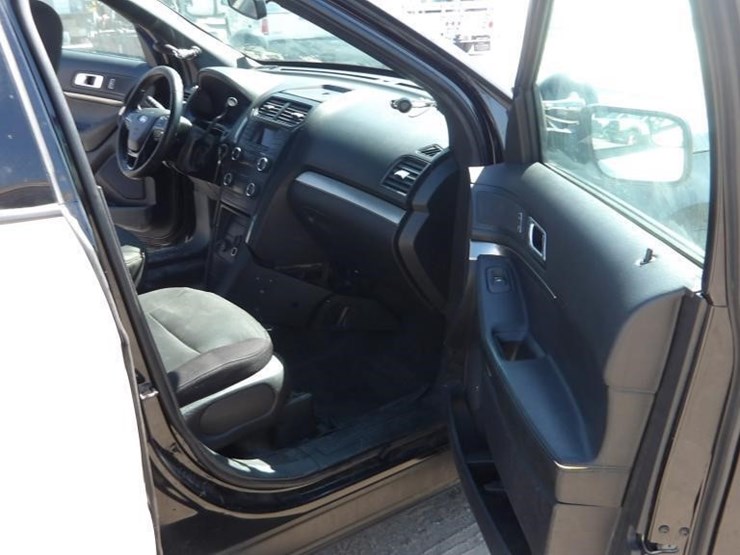 2019-ford-explorer-image-13
