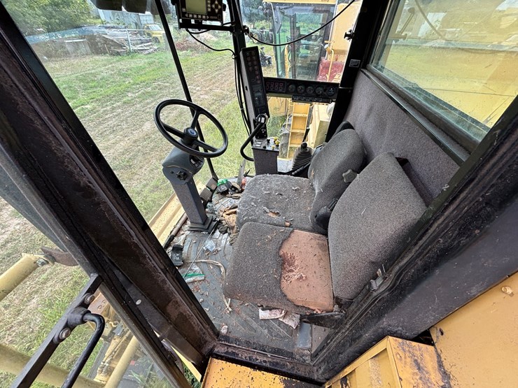 new-holland-tr98-image-23