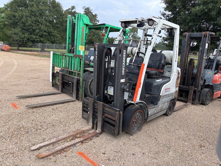 #2099-•-2015-nissan-cf50-forklift-image-1