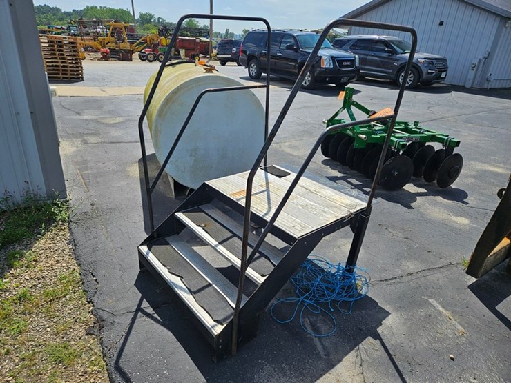 #165-•-portable-step-&-deck-image-5