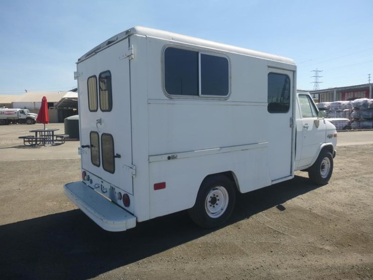 1988-chevrolet-g30-image-3