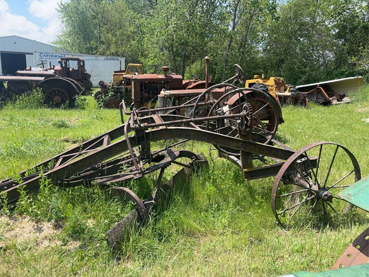 pull-type-road-grader-image-8