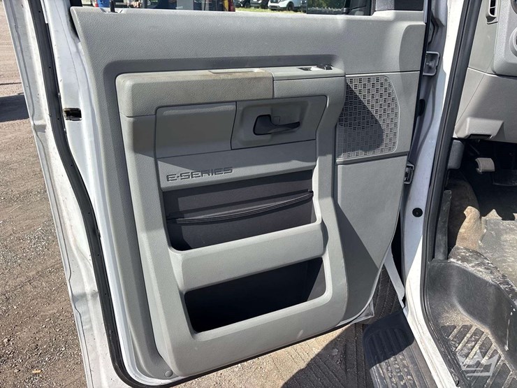 2013-ford-e350-image-18