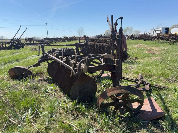 john-deere-disc-plow-image-1