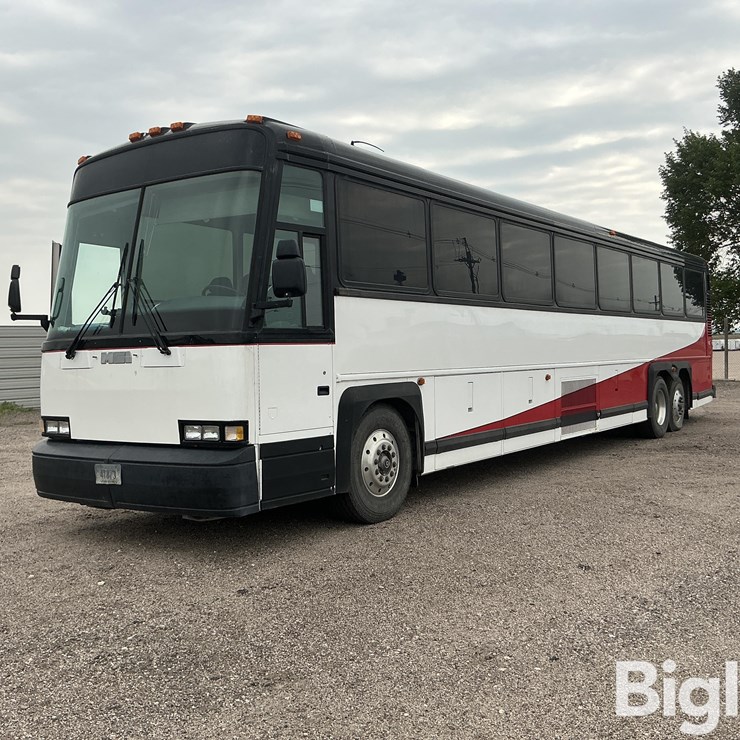 2000 MCI 102-DL3