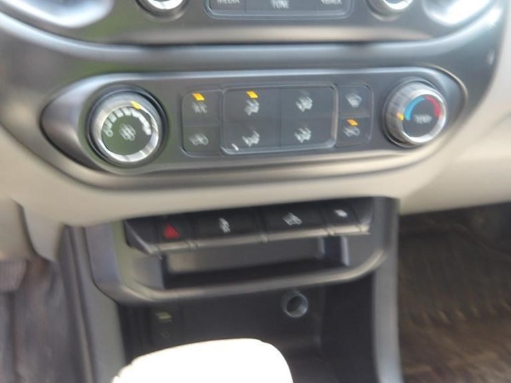 2016-gmc-canyon-image-25