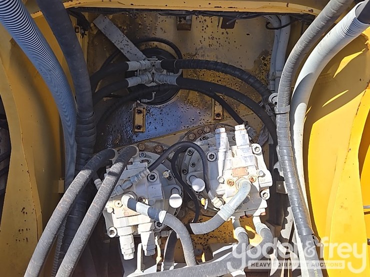 2011-deere-450d-lc-image-53