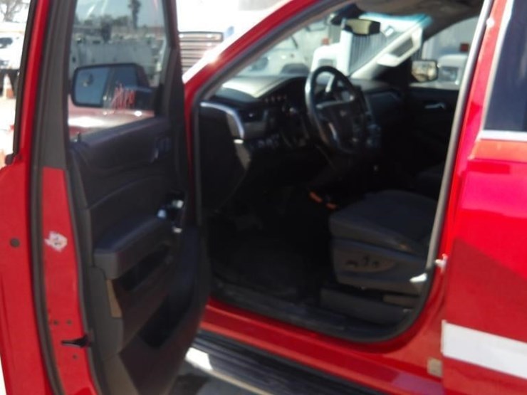2016-chevrolet-suburban-image-14