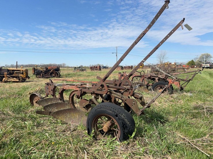massey-ferguson-12-image-1
