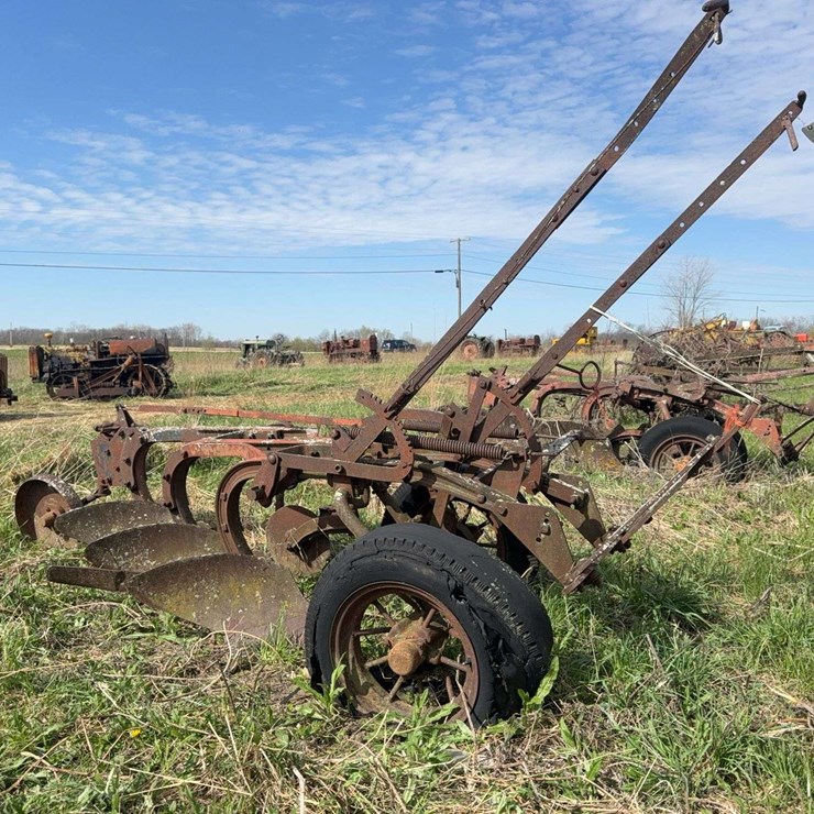 MASSEY-FERGUSON 12