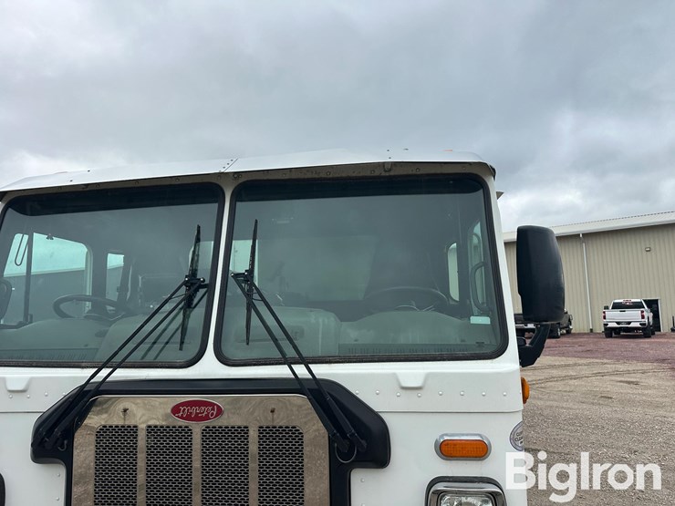 2017-peterbilt-520-image-13