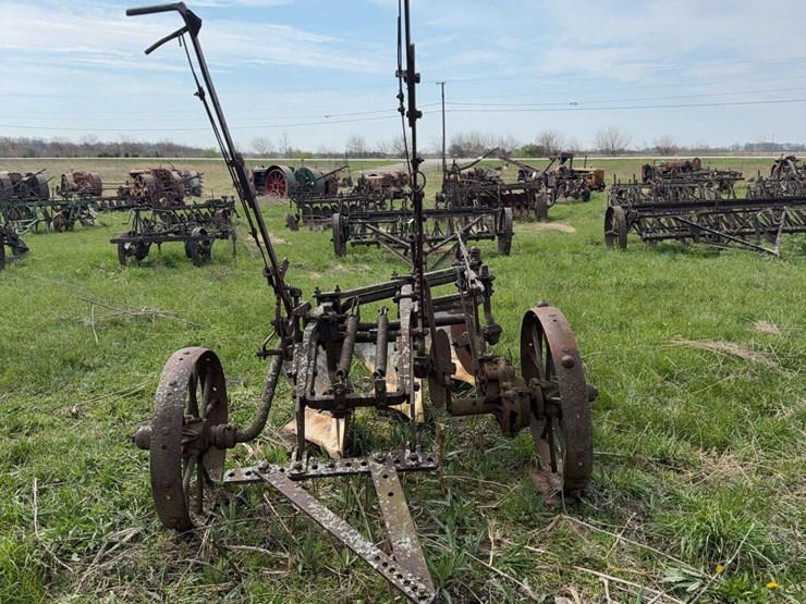 case-three-bottom-14”-pull-type-plow-image-8