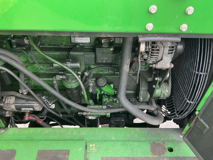 2015-deere-335d-image-12