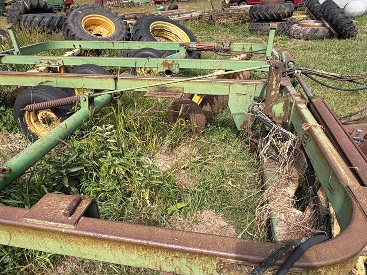 john-deere-220-image-13