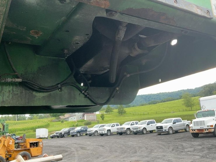 2015-deere-335d-image-56