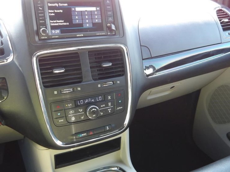 2017-dodge-grand-caravan-image-18