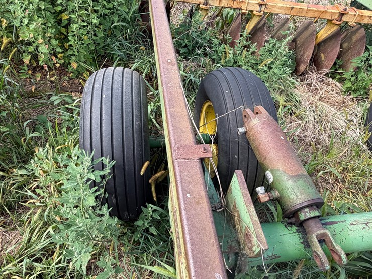 john-deere-220-image-31