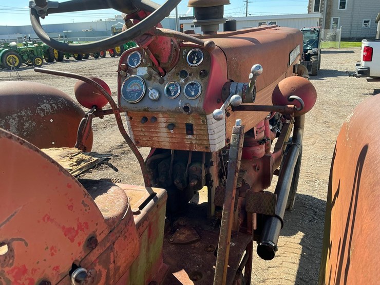1960-case-ih-farmall-60-image-15