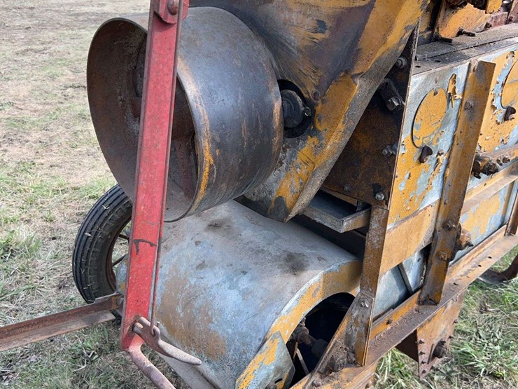 minneapolis-moline-model-dcorn-sheller-image-34