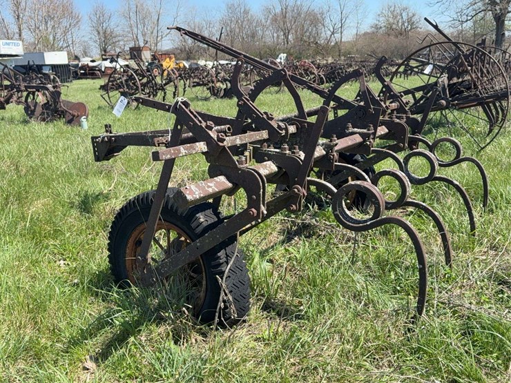 four-shank-field-cultivator-image-6