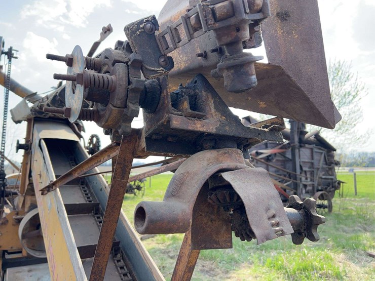 minneapolis-moline-model-dcorn-sheller-image-28