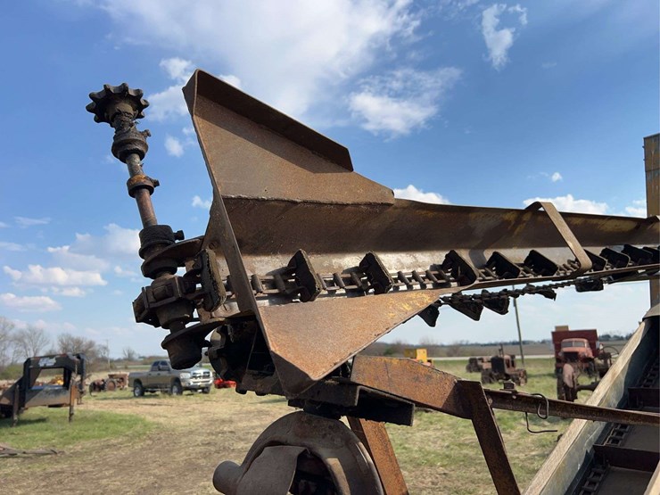 minneapolis-moline-model-dcorn-sheller-image-30