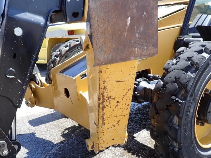 2020-caterpillar-tl943d-image-12