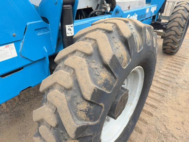 2012-genie-gth844-image-10