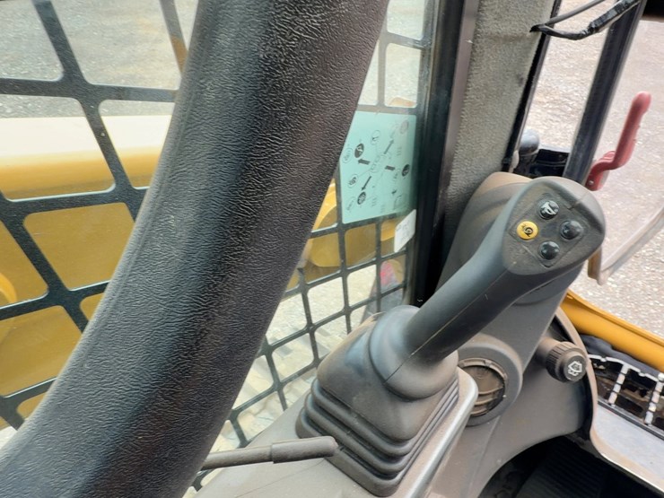 2020-caterpillar-259d3-image-21