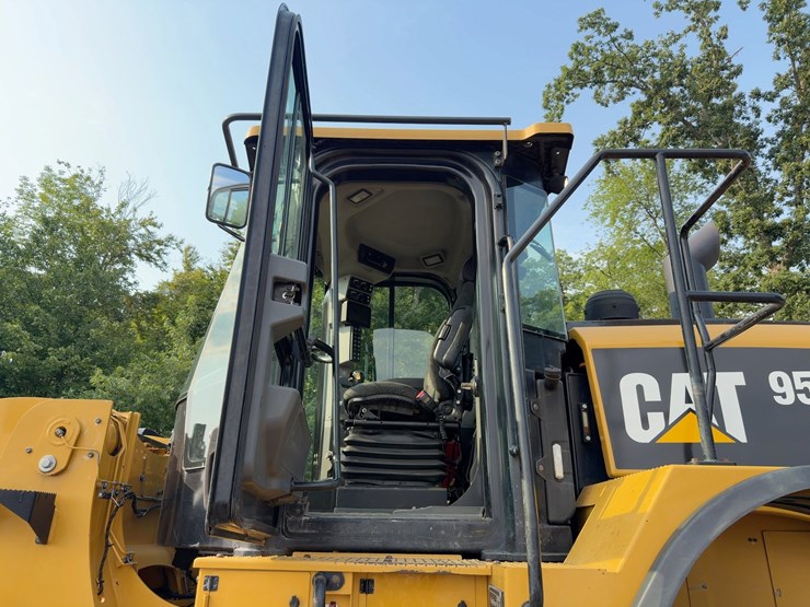 2019-caterpillar-950m-image-26