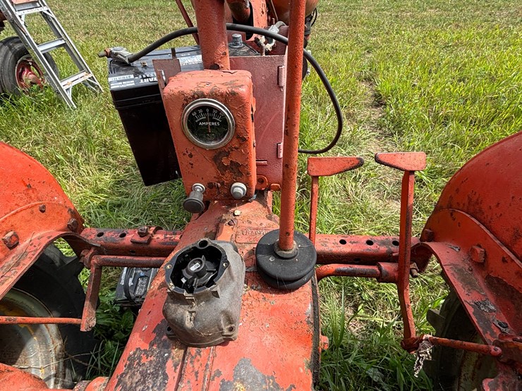 #2568-•-allis-chalmers-c-narrow-front-tractor-image-18