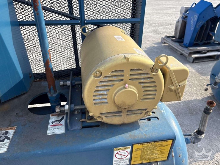 quincy-qt25a-horizontal-duplex-air-compressor-image-7