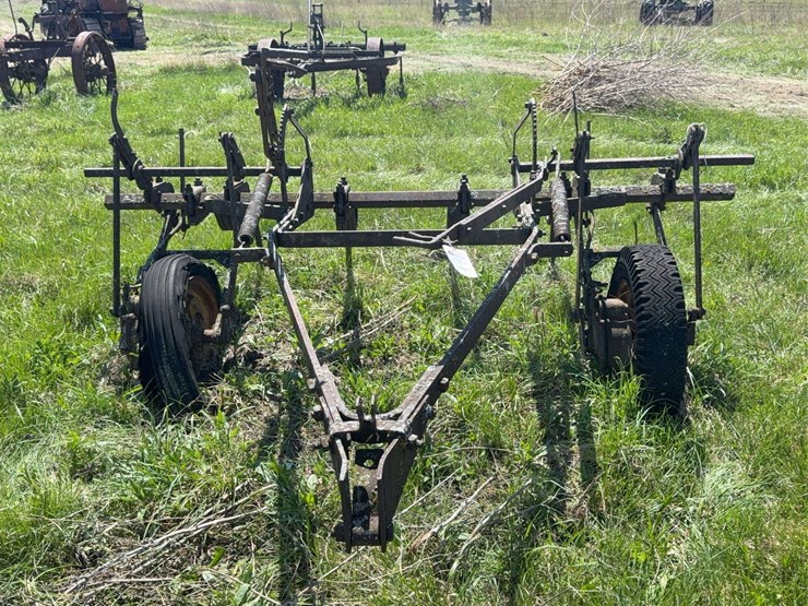 four-shank-field-cultivator-image-9