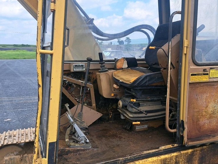 caterpillar-211-image-12