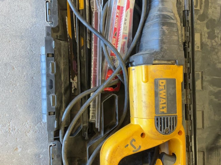 dewalt-table-saw-&-handheld-wood-working-tools-image-11