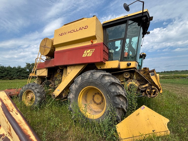 new-holland-tr86-image-4