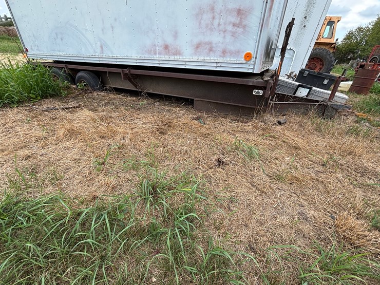 #2589-•-16'-tandem-axle-flatbed-trailer-(no-title,-for-parts)-image-4