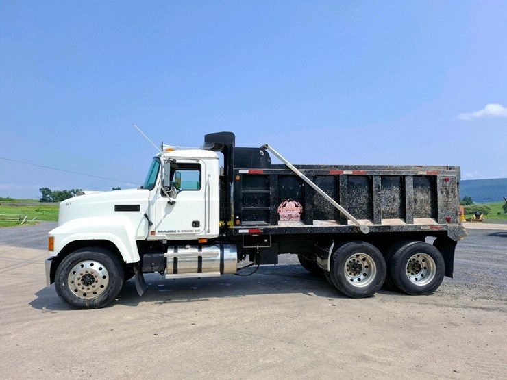 2009-mack-ch613-image-2