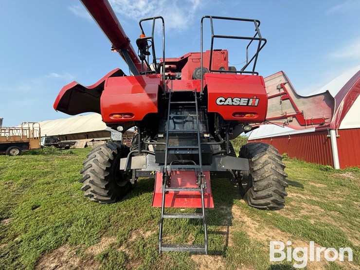 2010-case-ih-8120-image-9