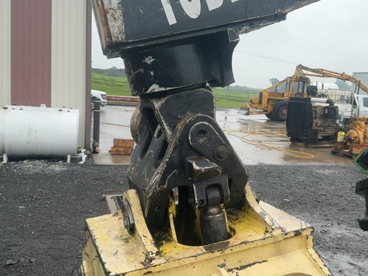 2014-deere-648h-image-60