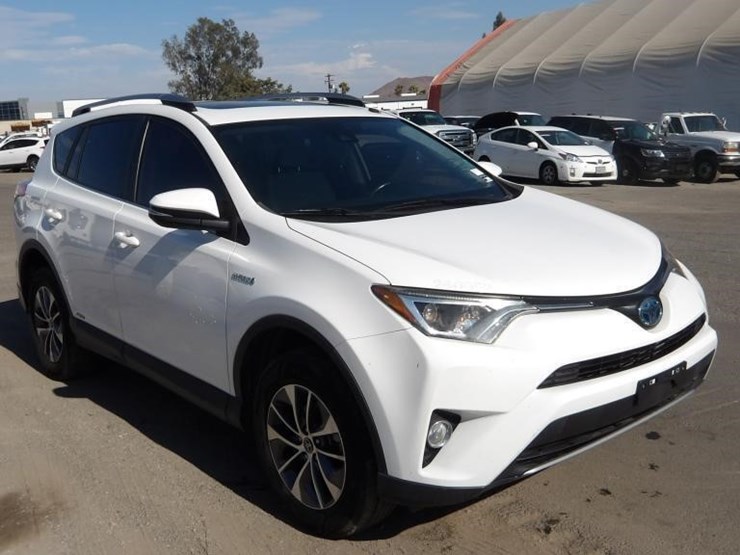 2017-toyota-rav4-image-2
