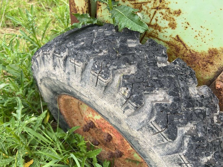 omc-1200-mustang-skid-loader-image-39