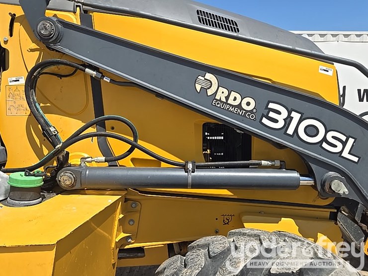 2019-deere-310sl-image-24