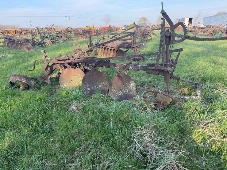 ihc-3-bottom-disc-plow-image-3